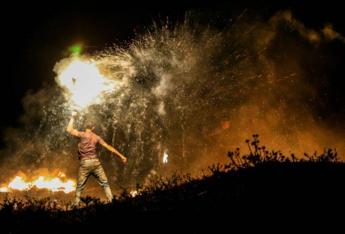 Des ballons incendiaires lancés depuis Gaza provoquent des incendies en Israël