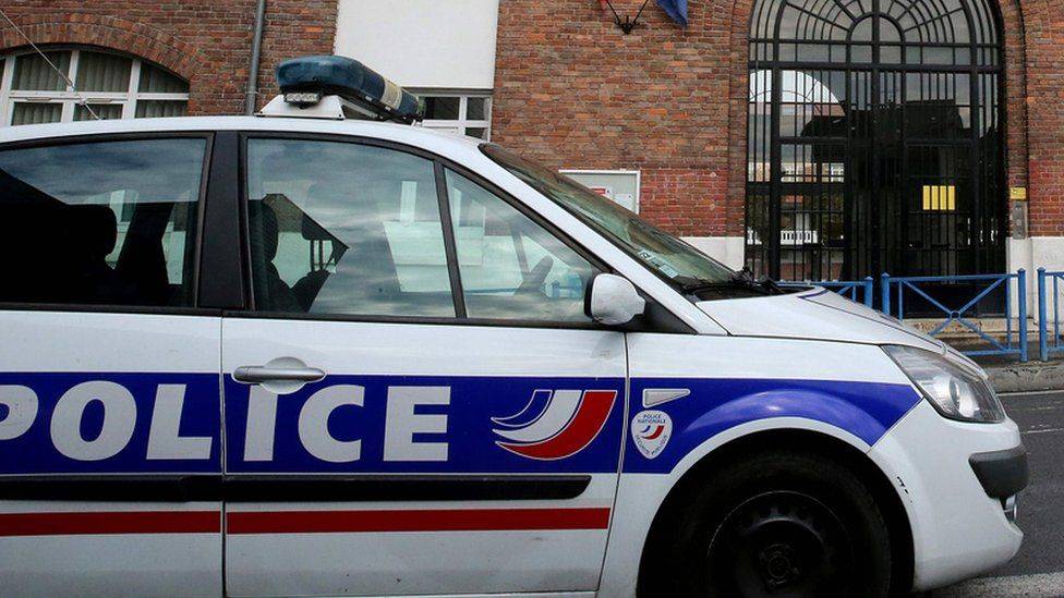 Une adolescente tuée par balle, 