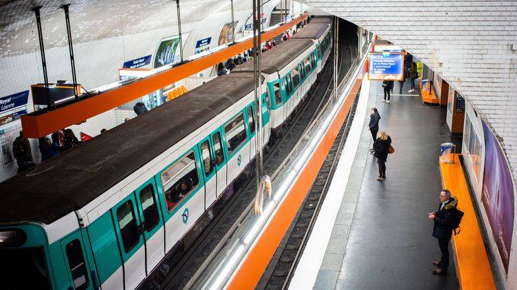 Un homme tué dans une station du métro parisien