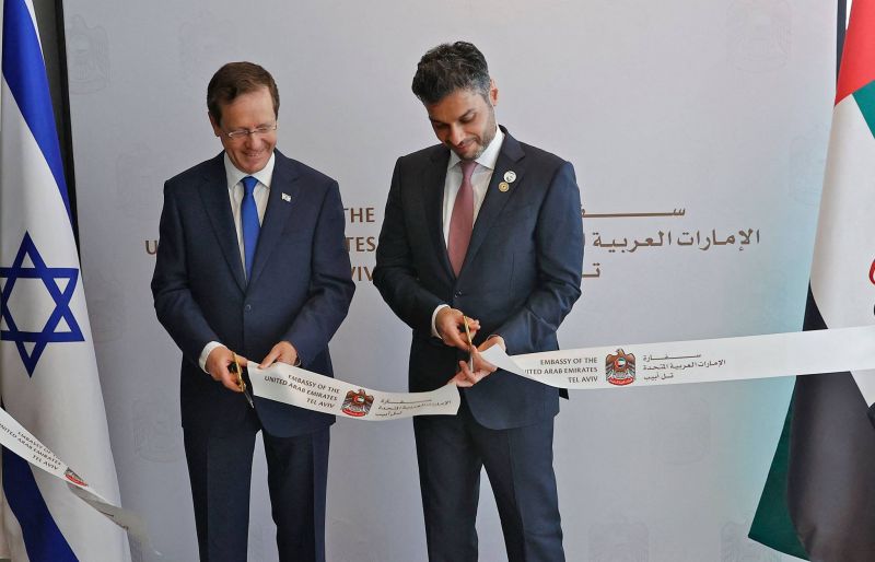 Les Émirats ouvrent leur première ambassade en Israël