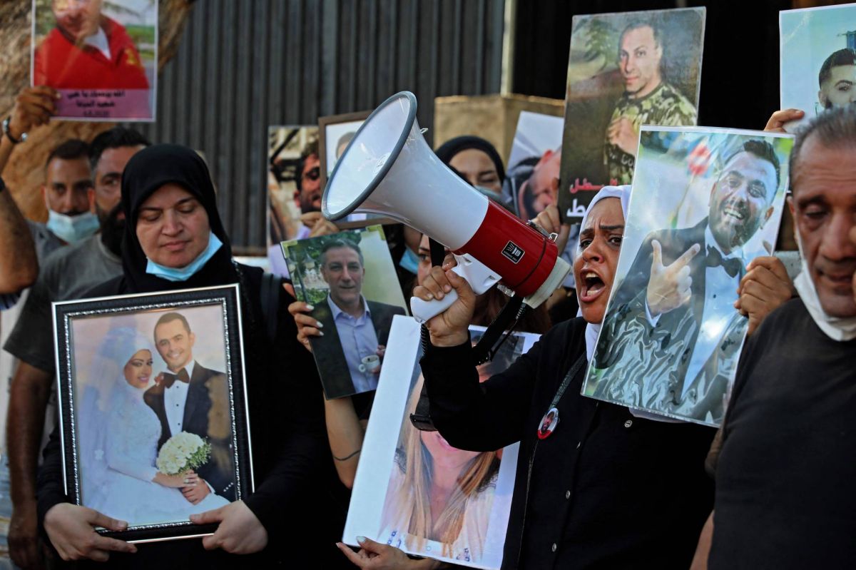 Levée de l'immunité : des proches de victimes crient leur colère sous les fenêtres de Machnouk et Fahmi Levée de l'immunité : des proches de victimes crient leur colère sous les fenêtres de Machnouk et Fahmi