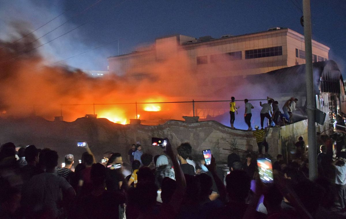 Nouvel incendie dans un hôpital : plus de 60 morts, colère de la population Nouvel incendie dans un hôpital : plus de 60 morts, colère de la population