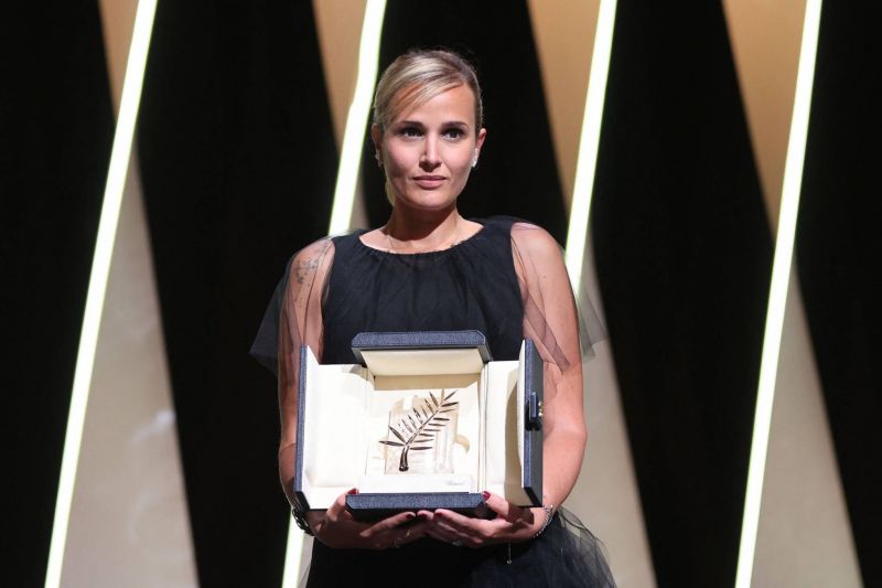 Cannes couronne féminisme et jeunesse avec Julia Ducournau