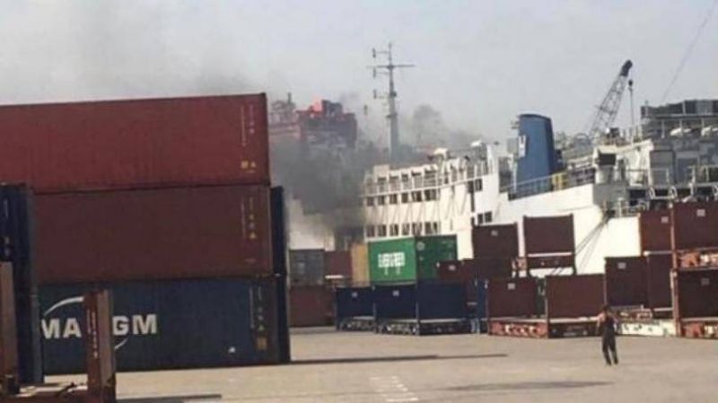 Un incendie de pneus entre des navires amarrés au port de Beyrouth maîtrisé par la Défense civile