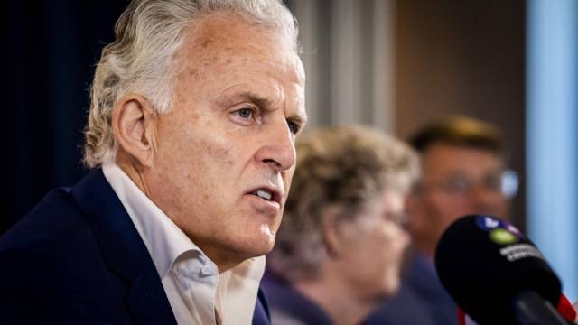 Décès d'un journaliste néerlandais blessé par balles à Amsterdam