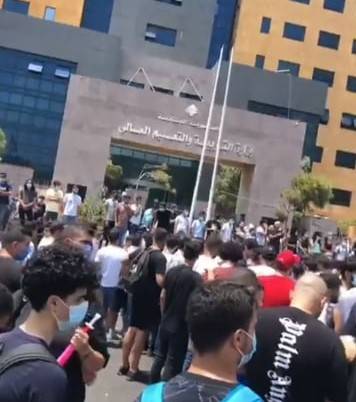 Manifestation estudiantine à Beyrouth pour réclamer l'annulation du baccalauréat