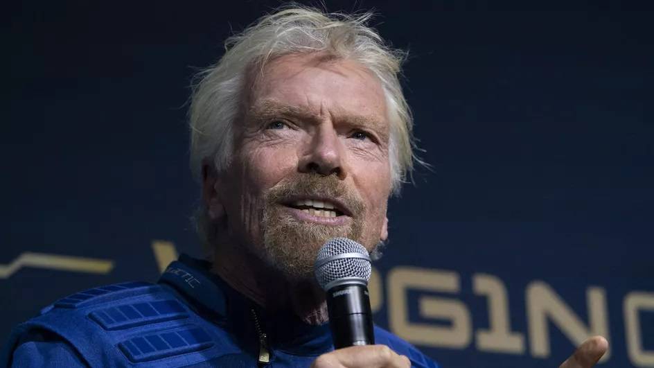 Le milliardaire Richard Branson de retour sur terre après avoir touché le firmament
