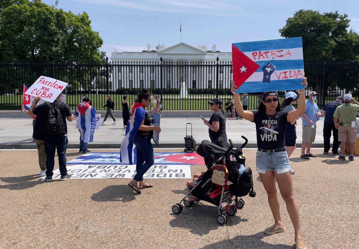 Symboliques, les sanctions US ne sont « qu’un début », prévient Biden