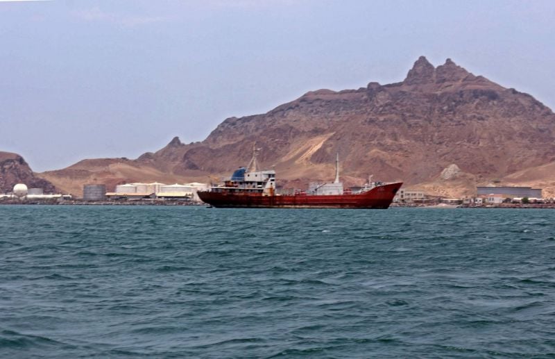 Un pétrolier abandonné coule, nappe de pétrole dans le golfe d'Aden