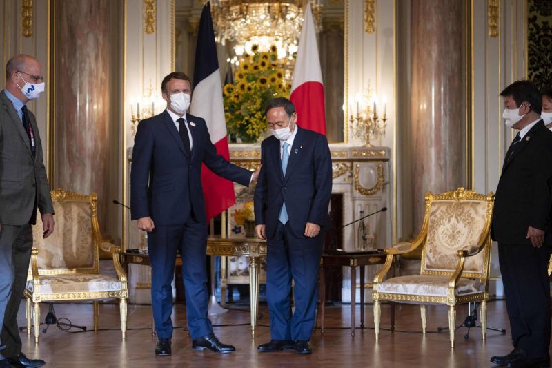 Emmanuel Macron reçu à Tokyo par le Premier ministre japonais
