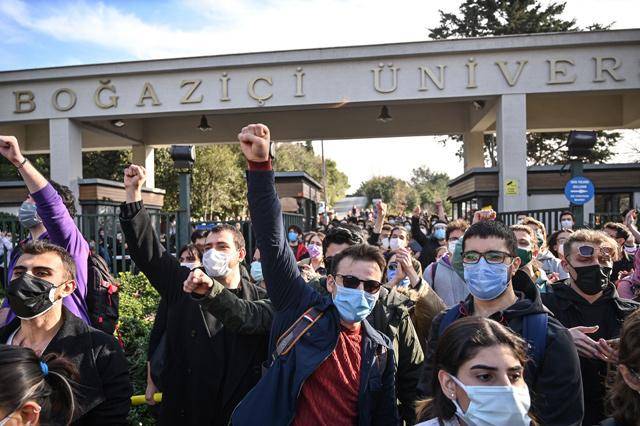 Quand les autorités turques interdisent à certains manifestants opposés au pouvoir de voyager
