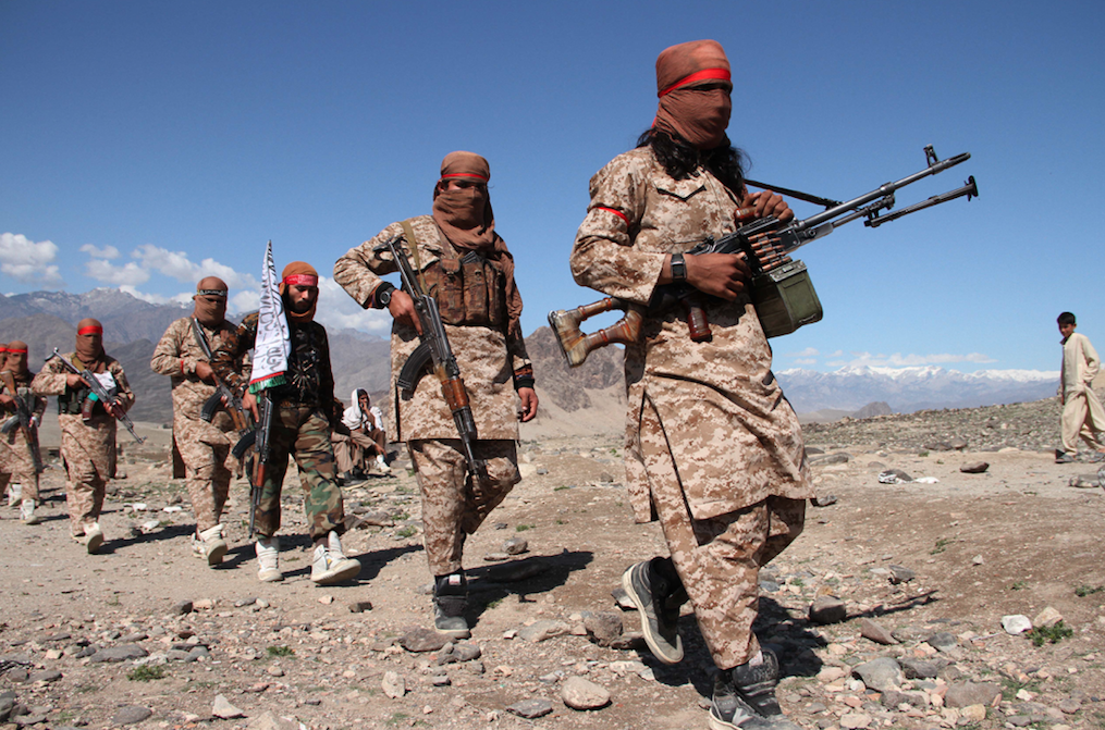Les Etats-Unis menacent les talibans de poursuivre leurs frappes aériennes