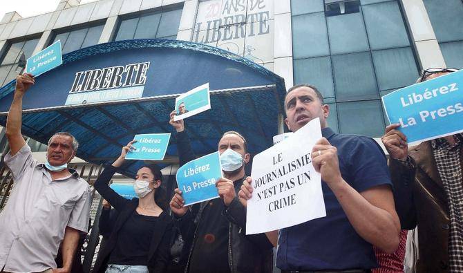 Trois ans de prison requis contre le journaliste Rabah Karèche