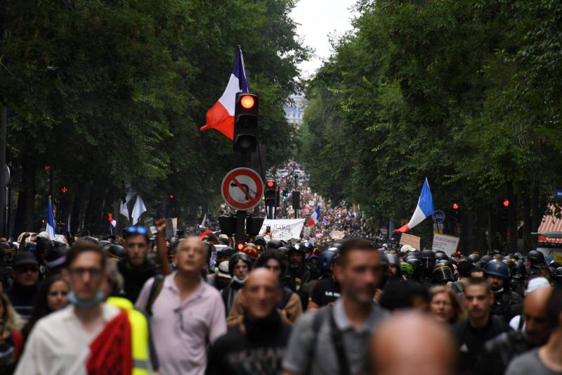 Inquiétude en Chine et manifestations en France Inquiétude en Chine et manifestations en France