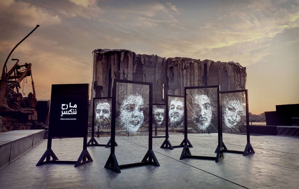 « We Are Unbreakable » : portraits des victimes en verre brisé