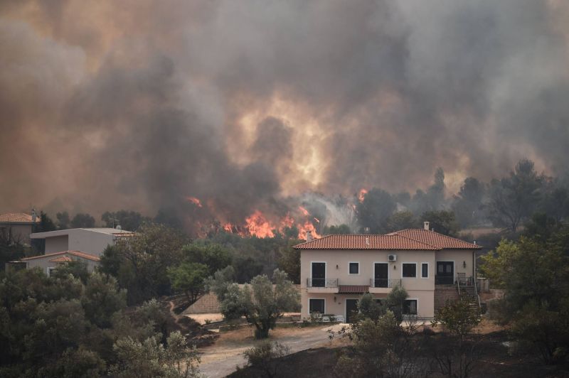 Les incendies font rage en Turquie et en Grèce, transformée en « poudrière »