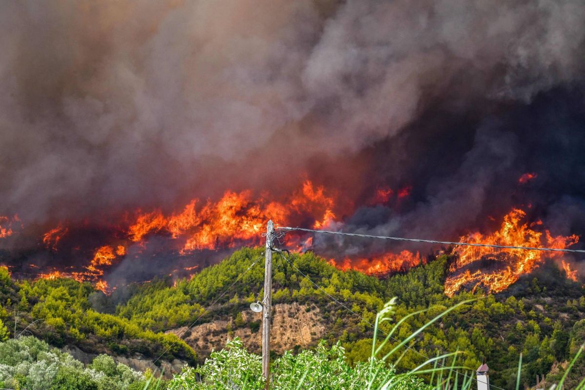 La Turquie et la Grèce bataillent contre le feu