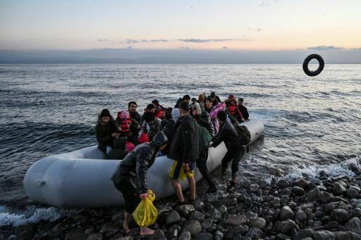 Trois migrants portés disparus après le naufrage de leur canot au large de Lesbos