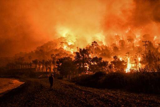 Nouveaux incendies et évacuations de villages