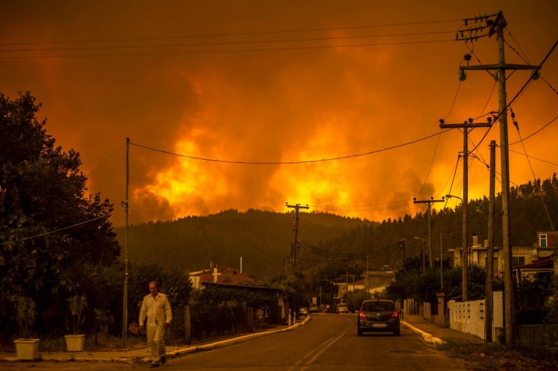 Désespoir sur l'île grecque d'Eubée en flammes, accalmie ...