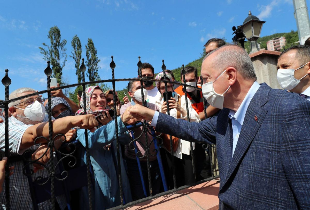 Le bilan des inondations s’alourdit, Erdogan sur place