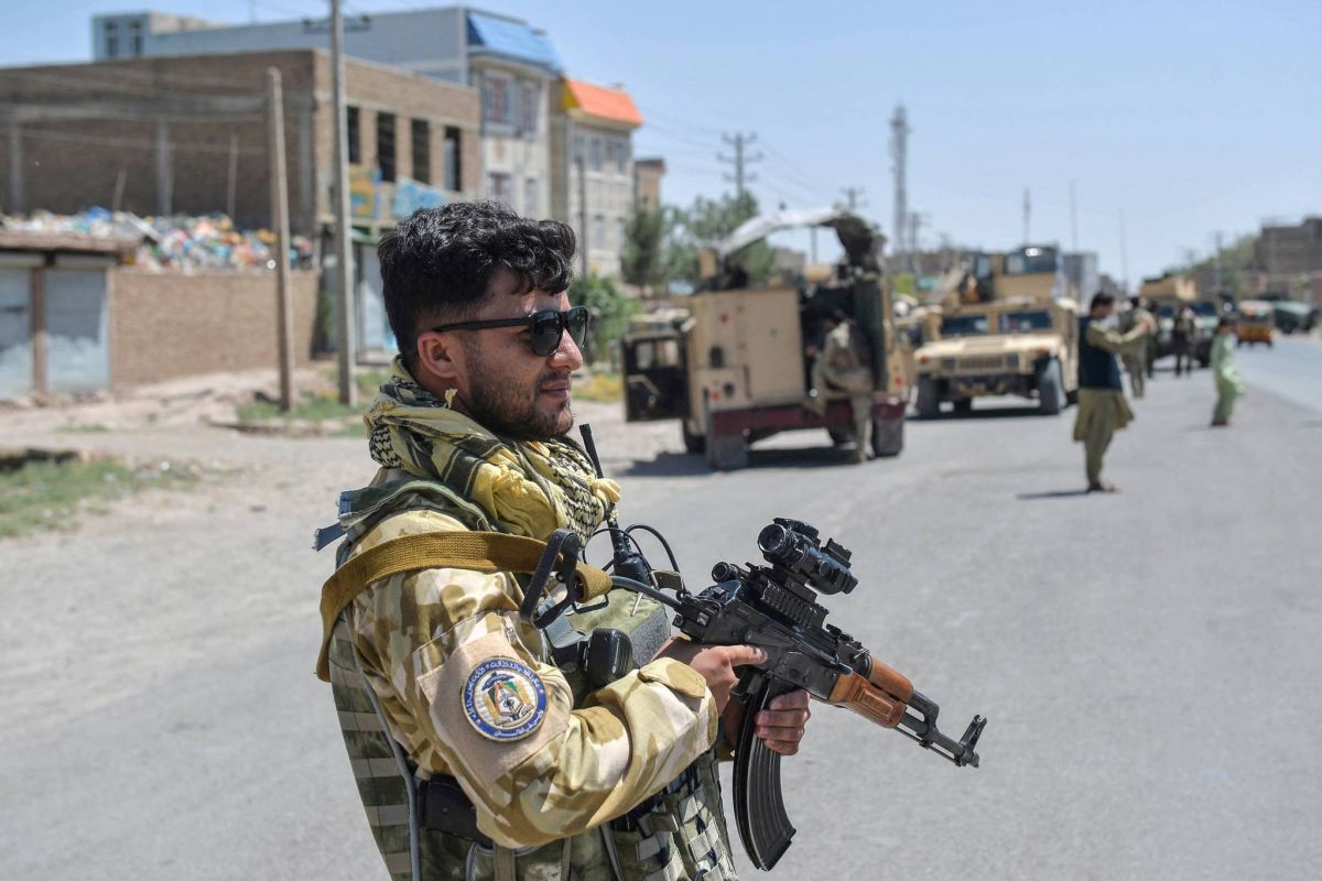 Les talibans s'emparent d'une deuxième capitale provinciale, les Afghans inquiets