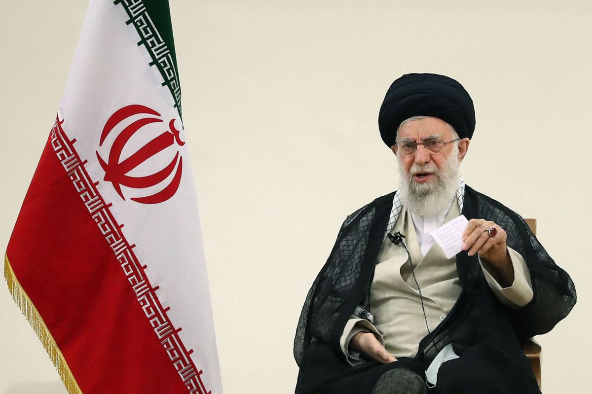 Pour Khamenei, freiner la pandémie est une priorité 