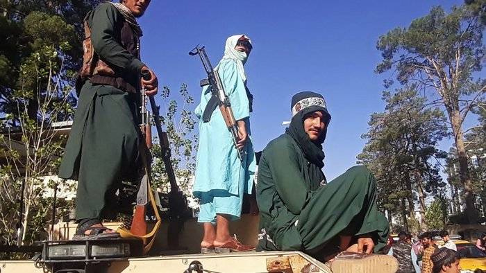 L'armement saisi à l'ennemi, une aubaine pour les talibans