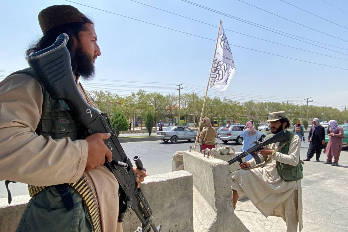 Les talibans ont le palais présidentiel, mais pas les dollars