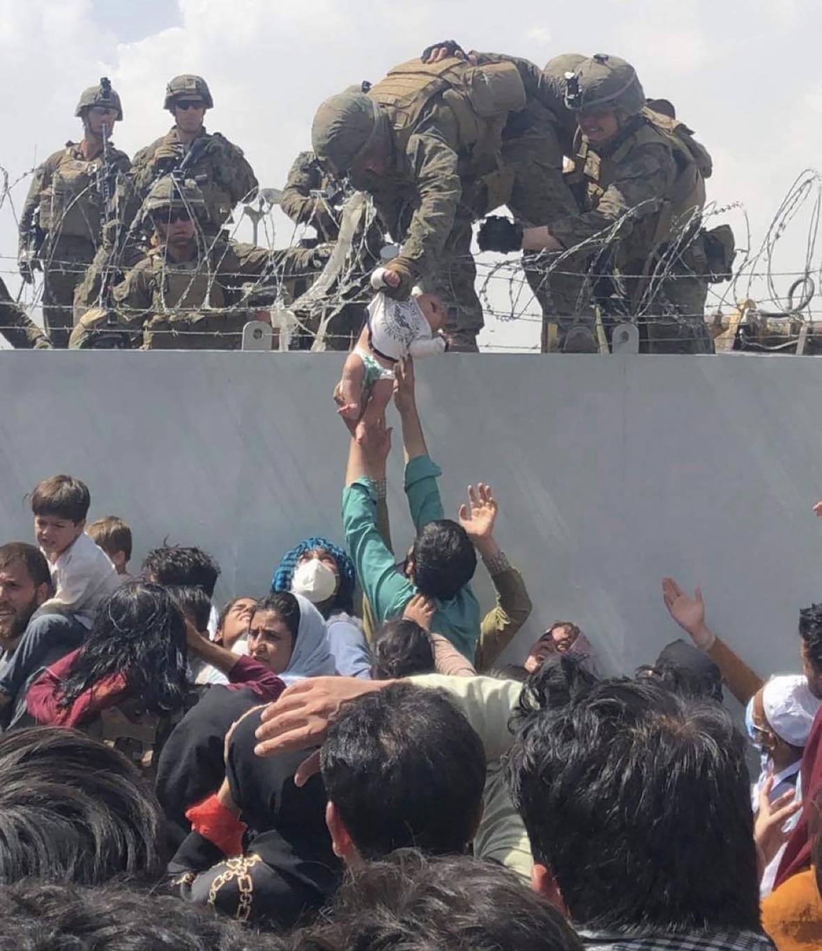 Les talibans pointent du doigt les Américains pour le chaos à l’aéroport de Kaboul