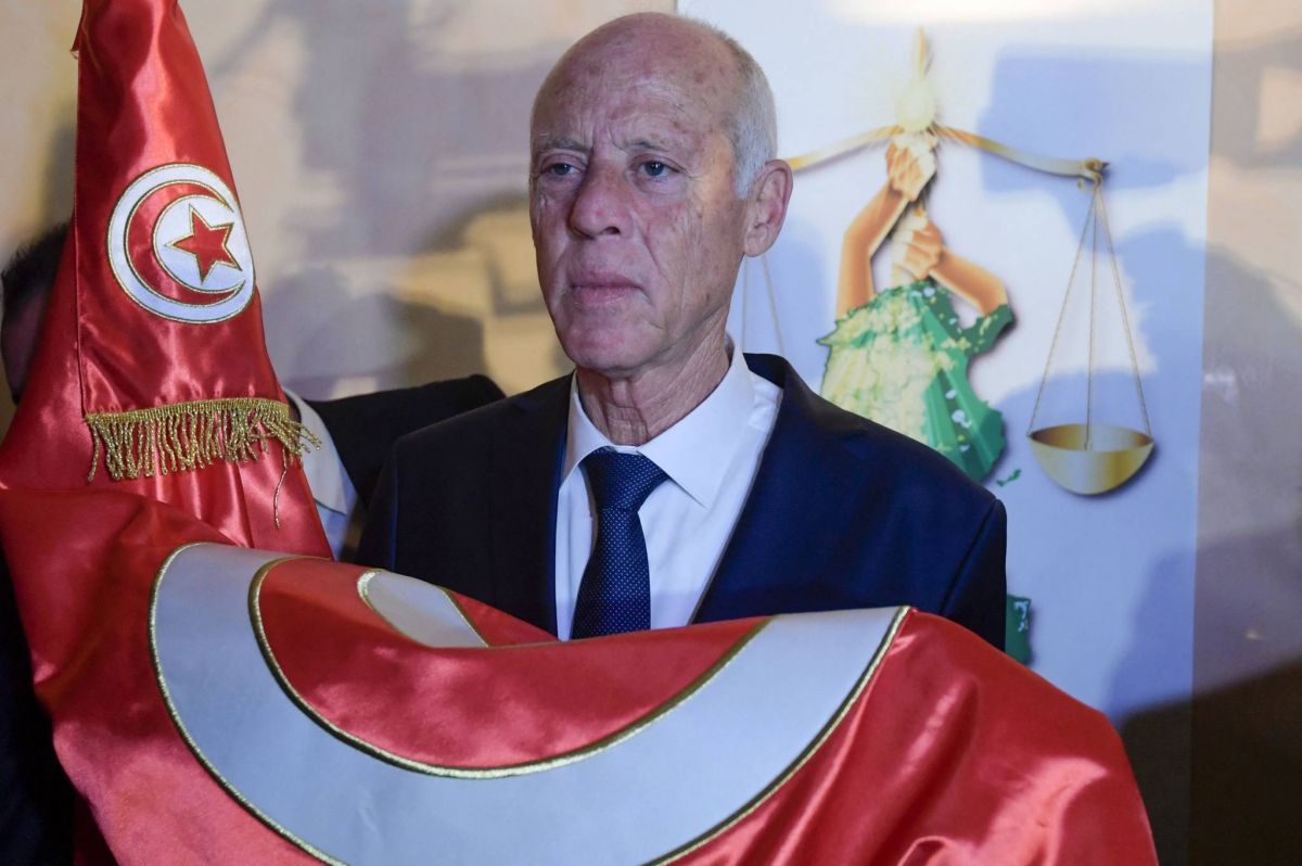 Le président tunisien prolonge sine die le gel du Parlement