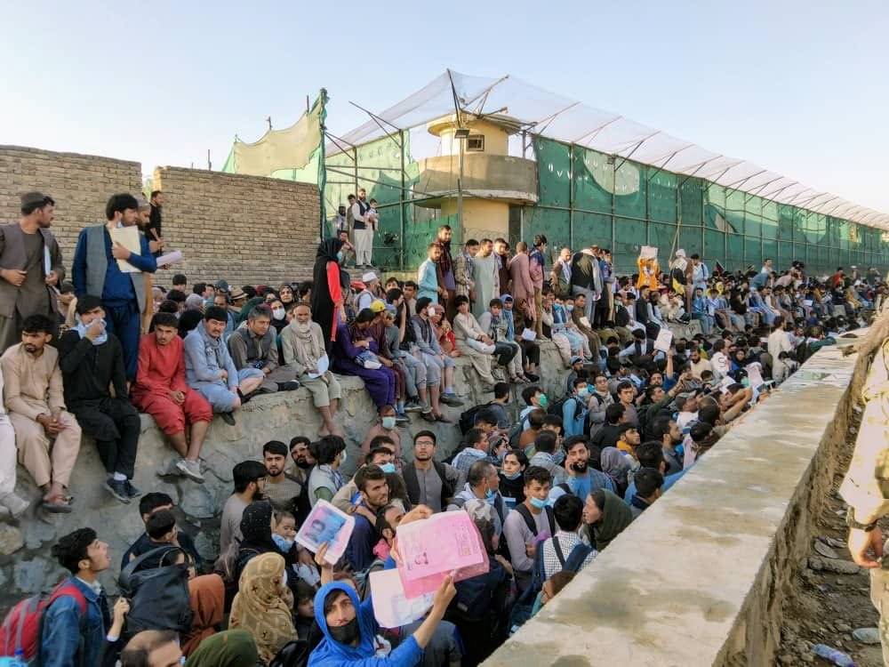 L’angoisse grandit pour des milliers d’Afghans pressés de fuir avant le 31 août