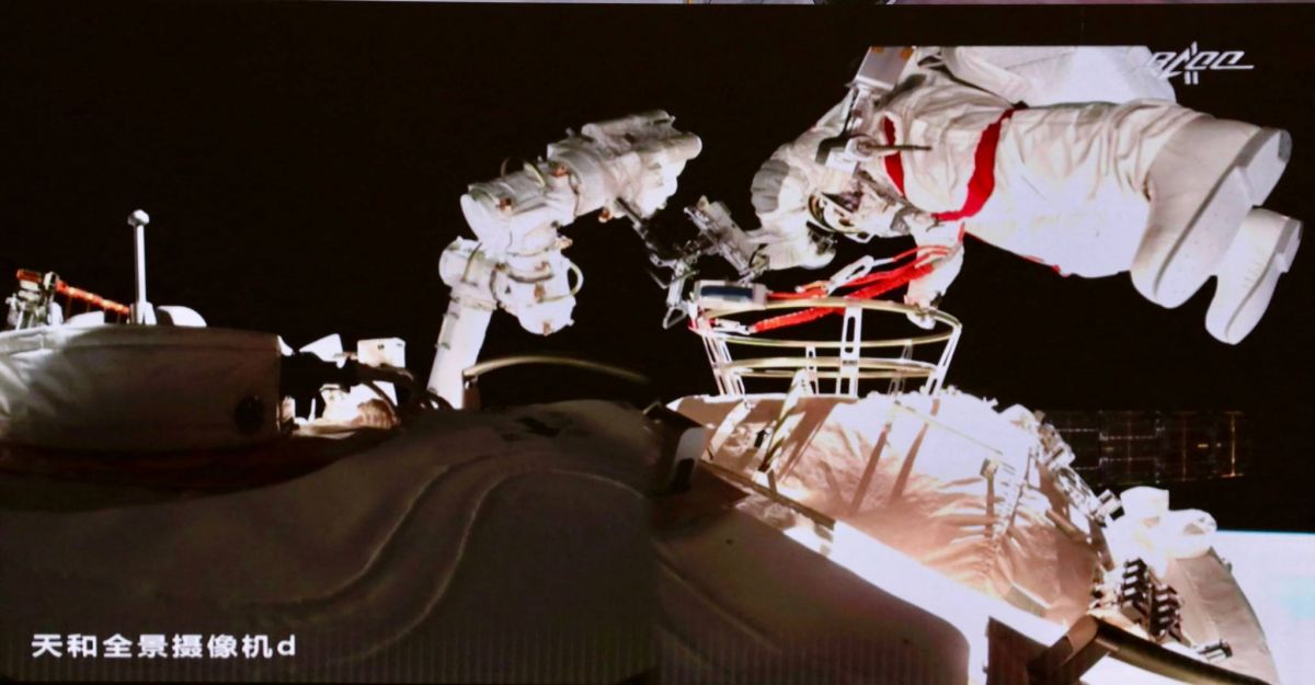 Nouvelle sortie pour deux astronautes chinois