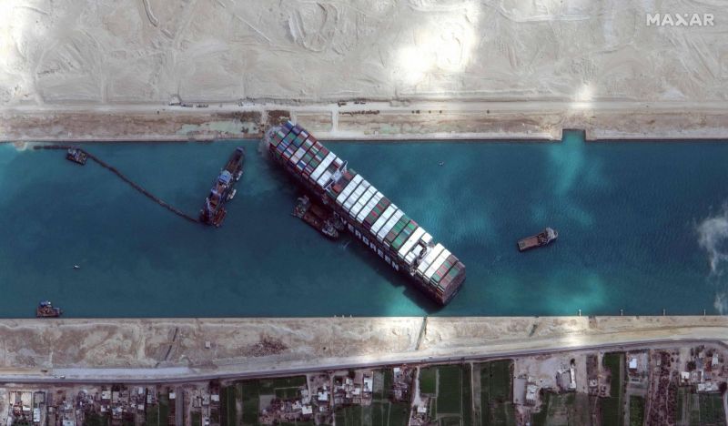 Le navire qui avait bloqué le canal de Suez se dirige vers l'Asie