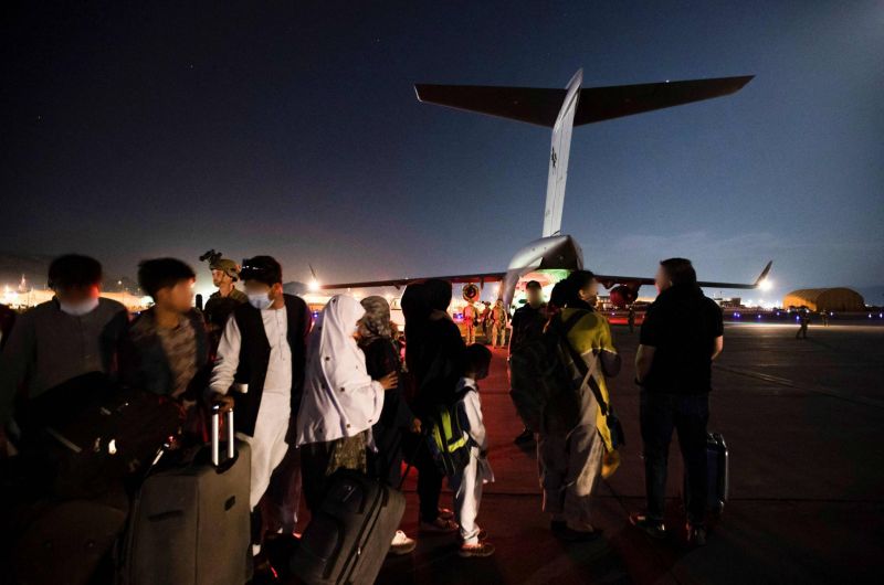 Le chaos à l'aéroport de Kaboul fait de nouveaux morts