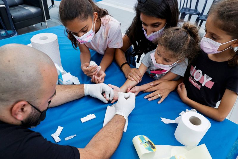 Israël lance une campagne de tests pour les enfants dès trois ans