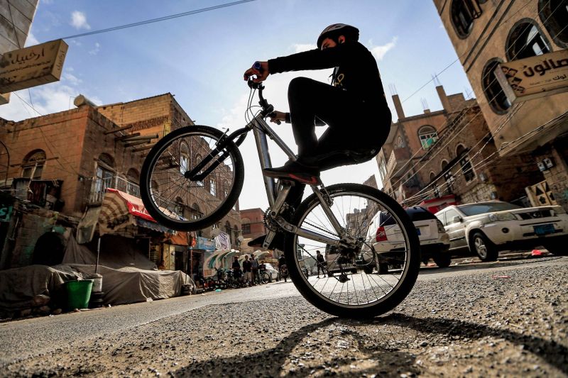 Au Yémen en guerre, des cyclistes pédalent pour la paix