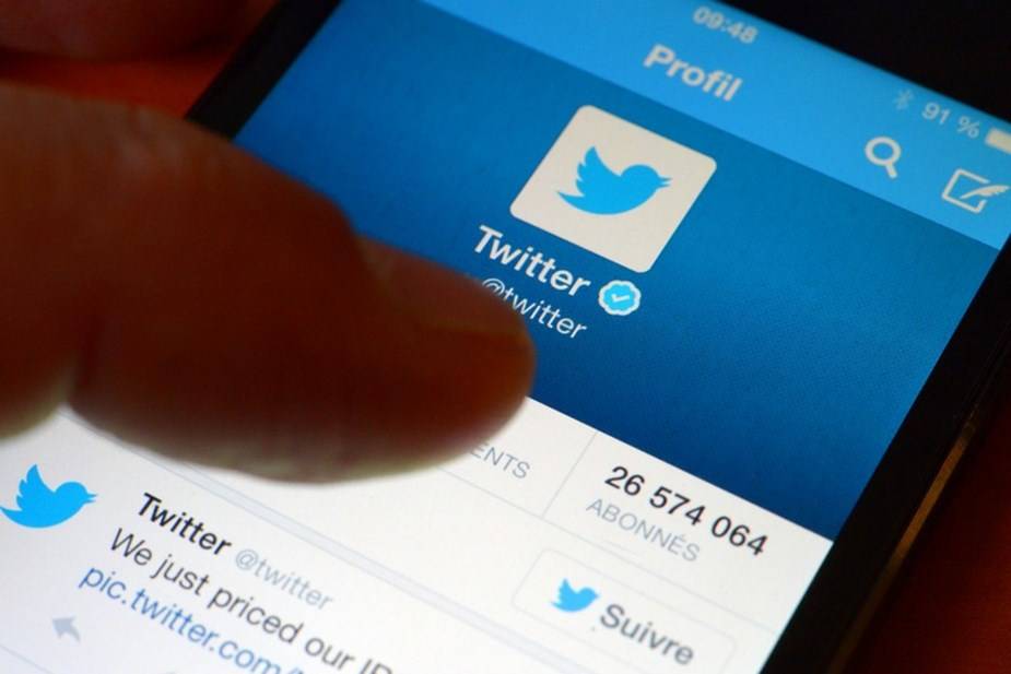 Twitter veut que ses usagers signalent les messages 