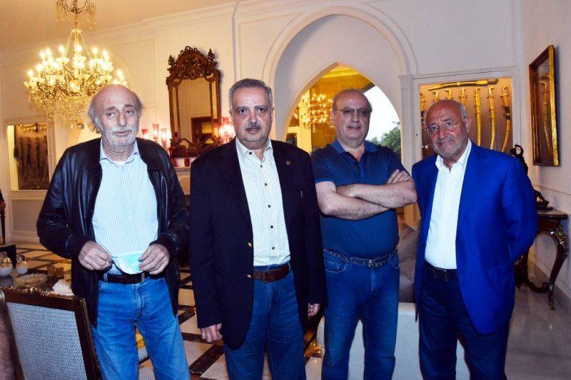 Wahhab s'entretient tour à tour avec Joumblatt et Arslane