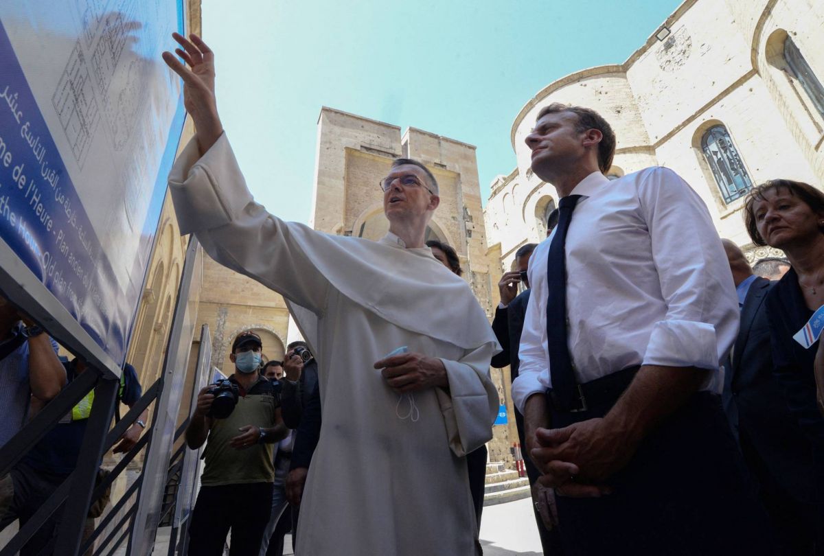 Macron à Mossoul, ancien bastion de l’EI, où la reconstruction prend du retard