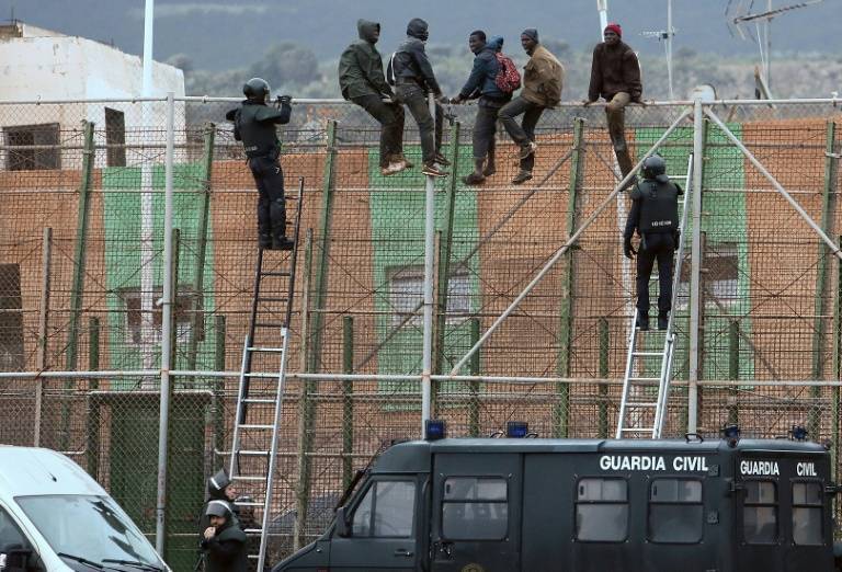 350 migrants tentent en vain de passer du Maroc vers une enclave espagnole