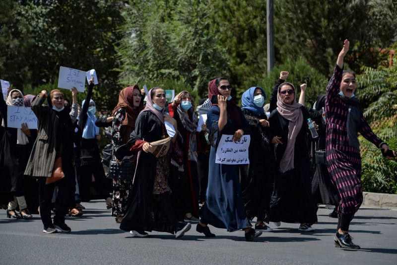 Les talibans dispersent de nouvelles manifestations à Kaboul