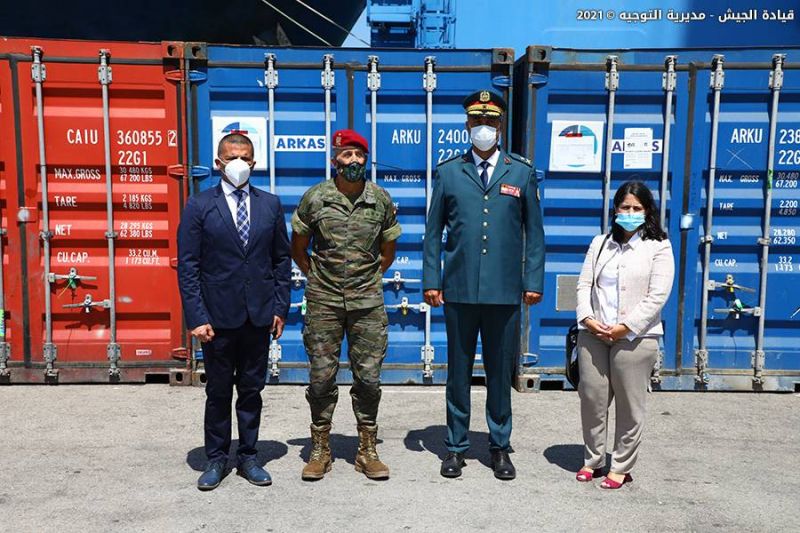 L'armée reçoit 202 tonnes de matériel médical et de produits alimentaires d'Espagne