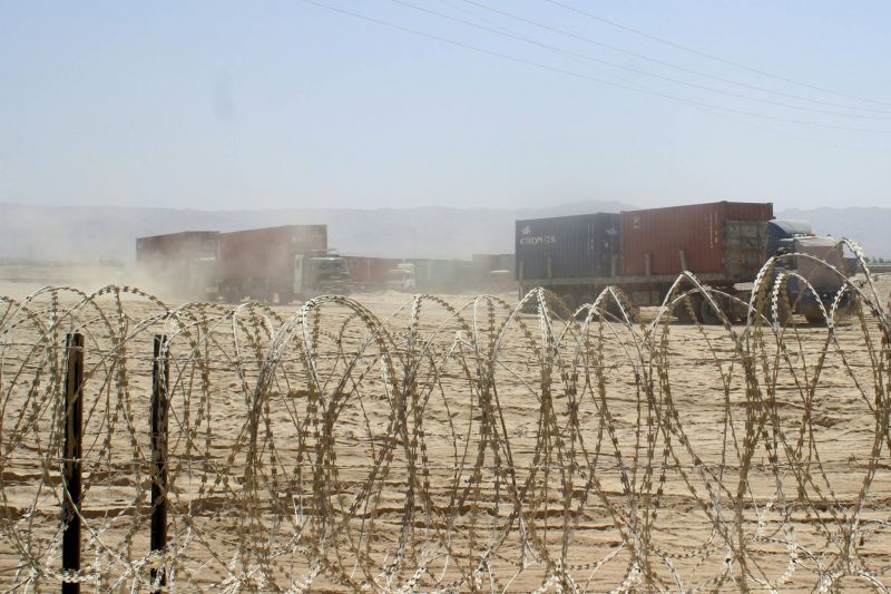 Quatre morts dans un attentat suicide près de la frontière afghane