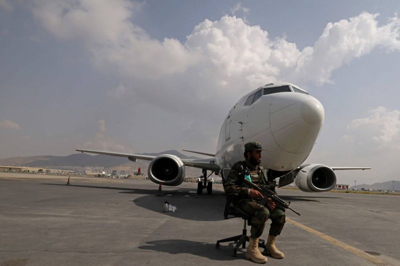 Un vol commercial a atterri à Kaboul, premier signe de normalisation