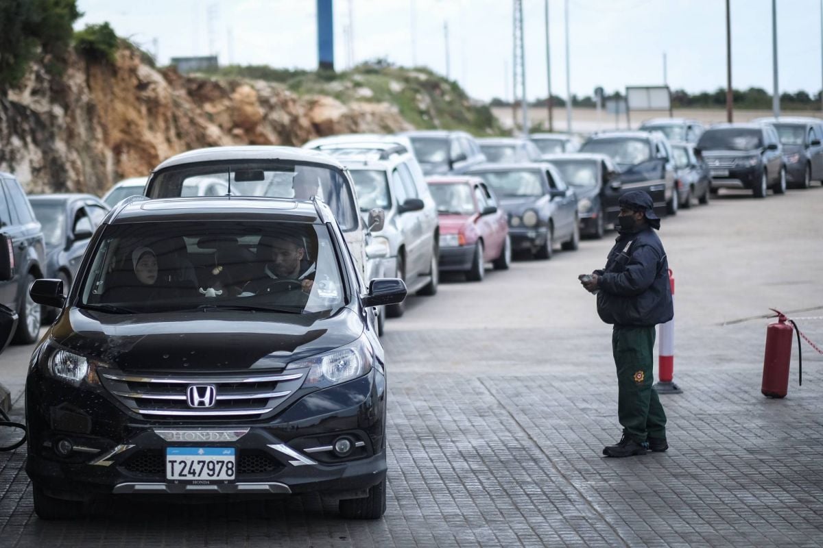 As Lebanon’s economy unravels, dollar bills and connections pay off As Lebanon’s economy unravels, dollar bills and connections pay off