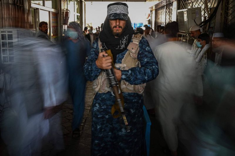 Gouvernement défaillant, campagne de com’ talibane, « trahison » américaine : les raisons du fiasco des forces afghanes