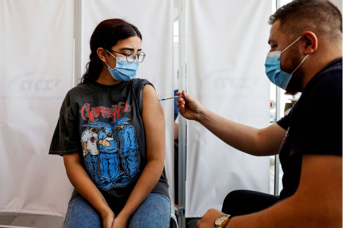 En Israël, la 3e dose permet d’atténuer la 4e vague de Covid