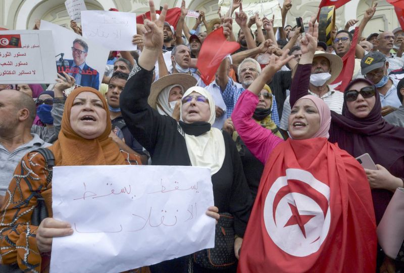 L’exaspération augmente en Tunisie devant l’absence de scénario du président