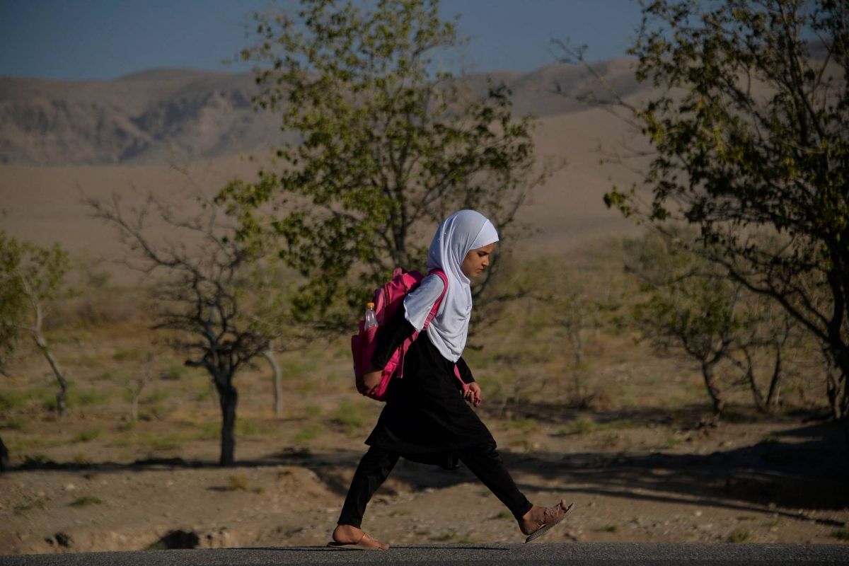Les talibans laissent les collégiennes et lycéennes revenir en cours